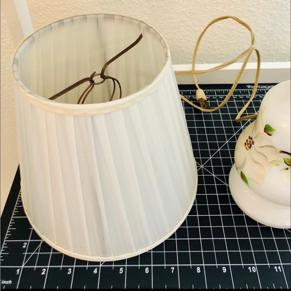 Vintage Shabby Decor Lamp Set - Picture 10 of 12